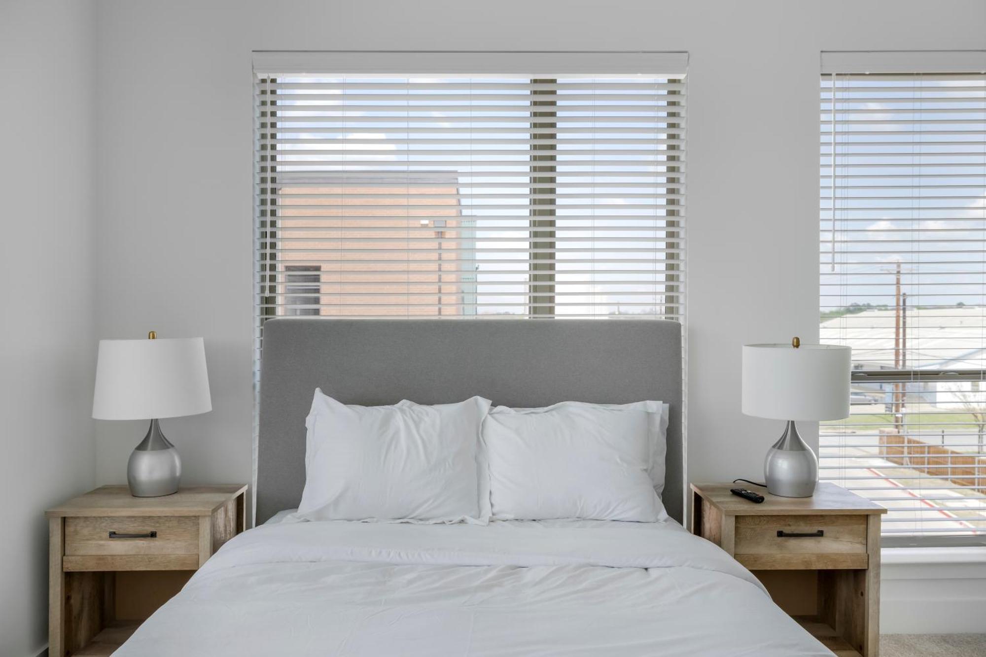 Railyard Apartments By Barsala Denton Room photo