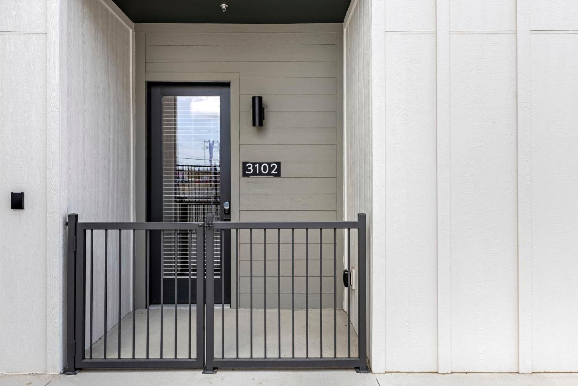 Railyard Apartments By Barsala Denton Room photo