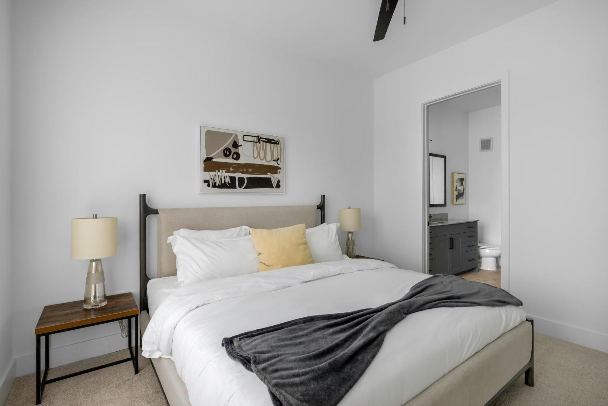 Railyard Apartments By Barsala Denton Room photo